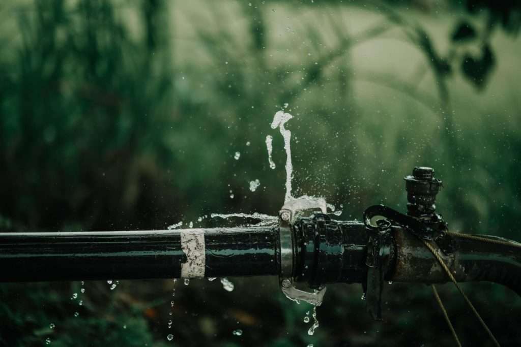 Réparer une canalisation percée ou cassée sans tout casser